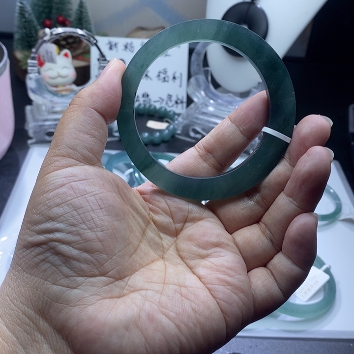 定制翡翠未镶嵌手镯潭水蓝底半山水渐变