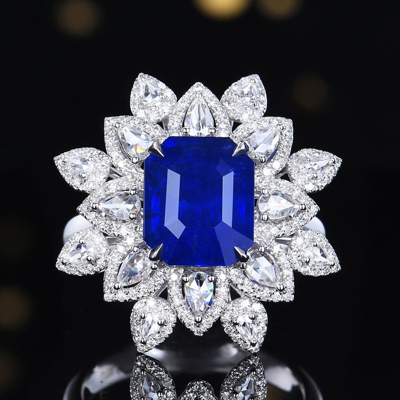 精致优雅 主石4.87克拉 18K金 天然斯里兰卡皇家蓝蓝宝石戒指