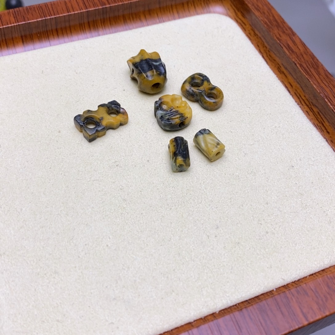 六***六蛇纹石玉未镶嵌配饰