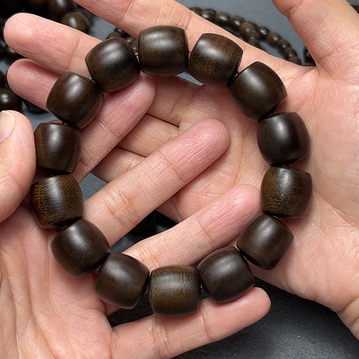 沉香手串白棋玉化