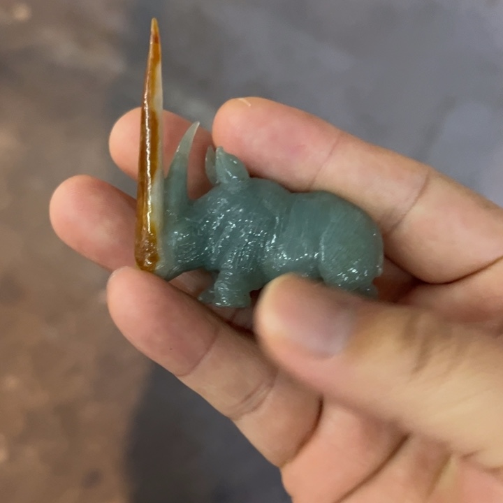 飞***寺翡翠未镶嵌摆件犀牛