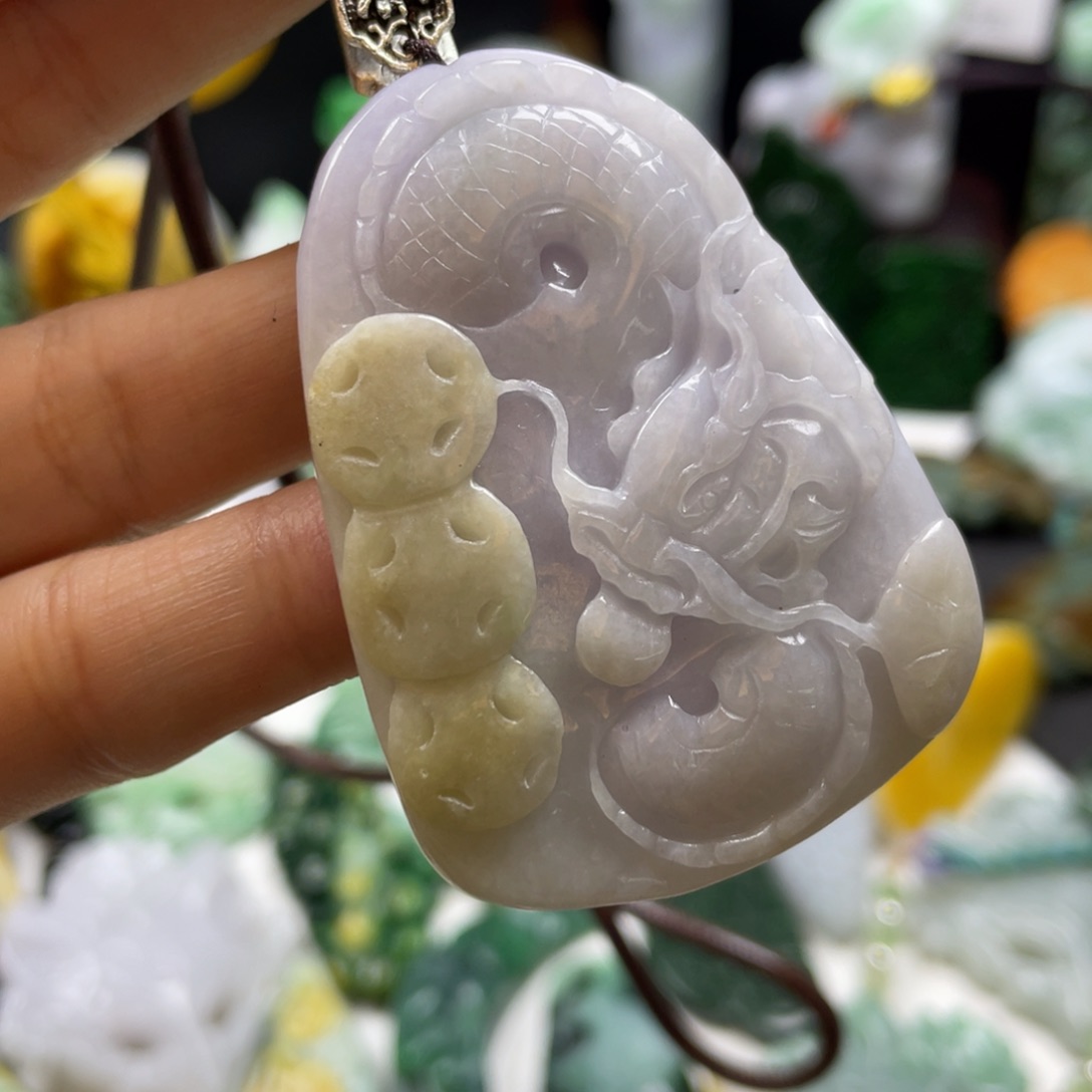 翡翠颈饰未镶嵌牌子