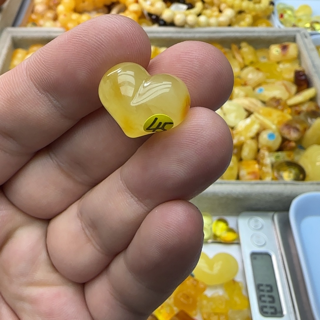 琥珀未镶嵌裸石1.83克