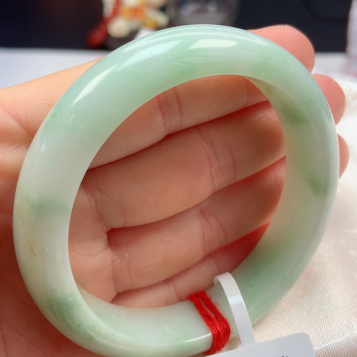 翡翠手镯未镶嵌55圈