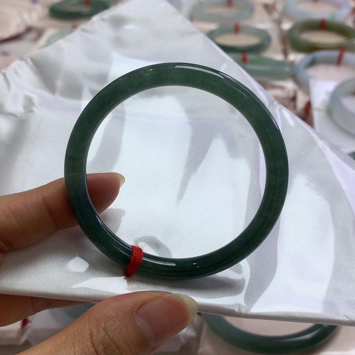 翡翠未镶嵌手镯圆条53