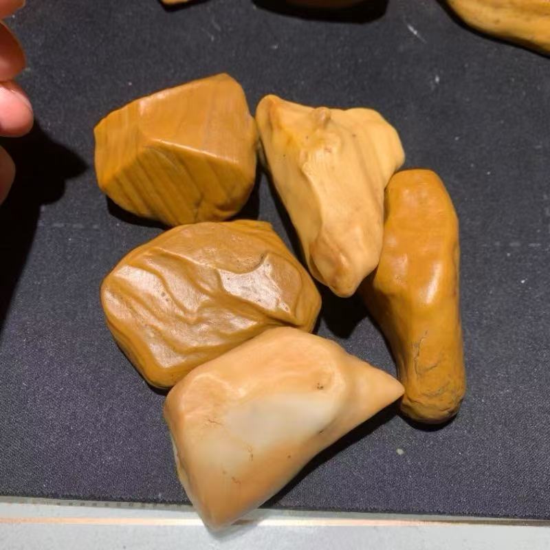 新疆戈壁三彩盆景石奇石