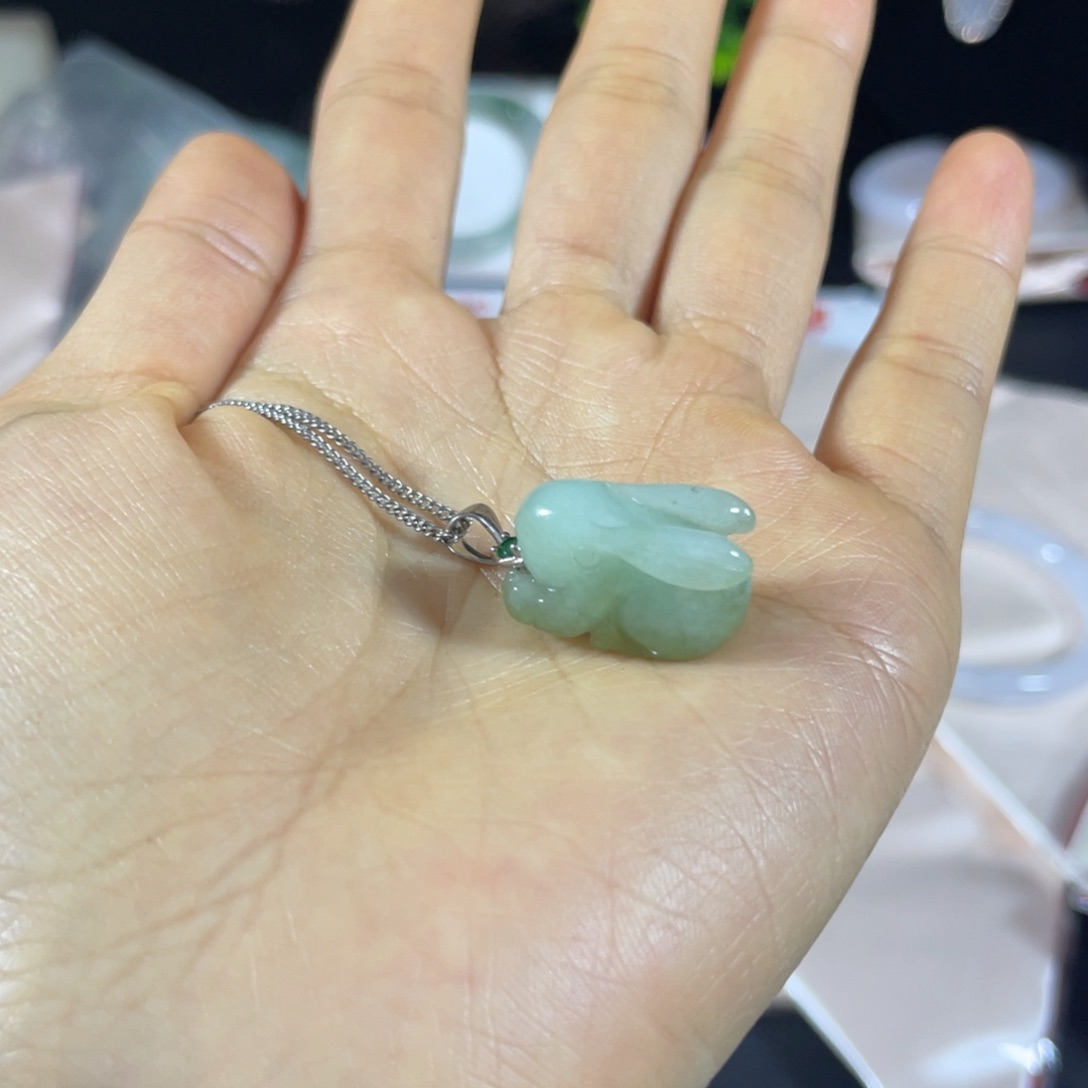 颈饰未镶嵌翡翠天然翡翠吊坠