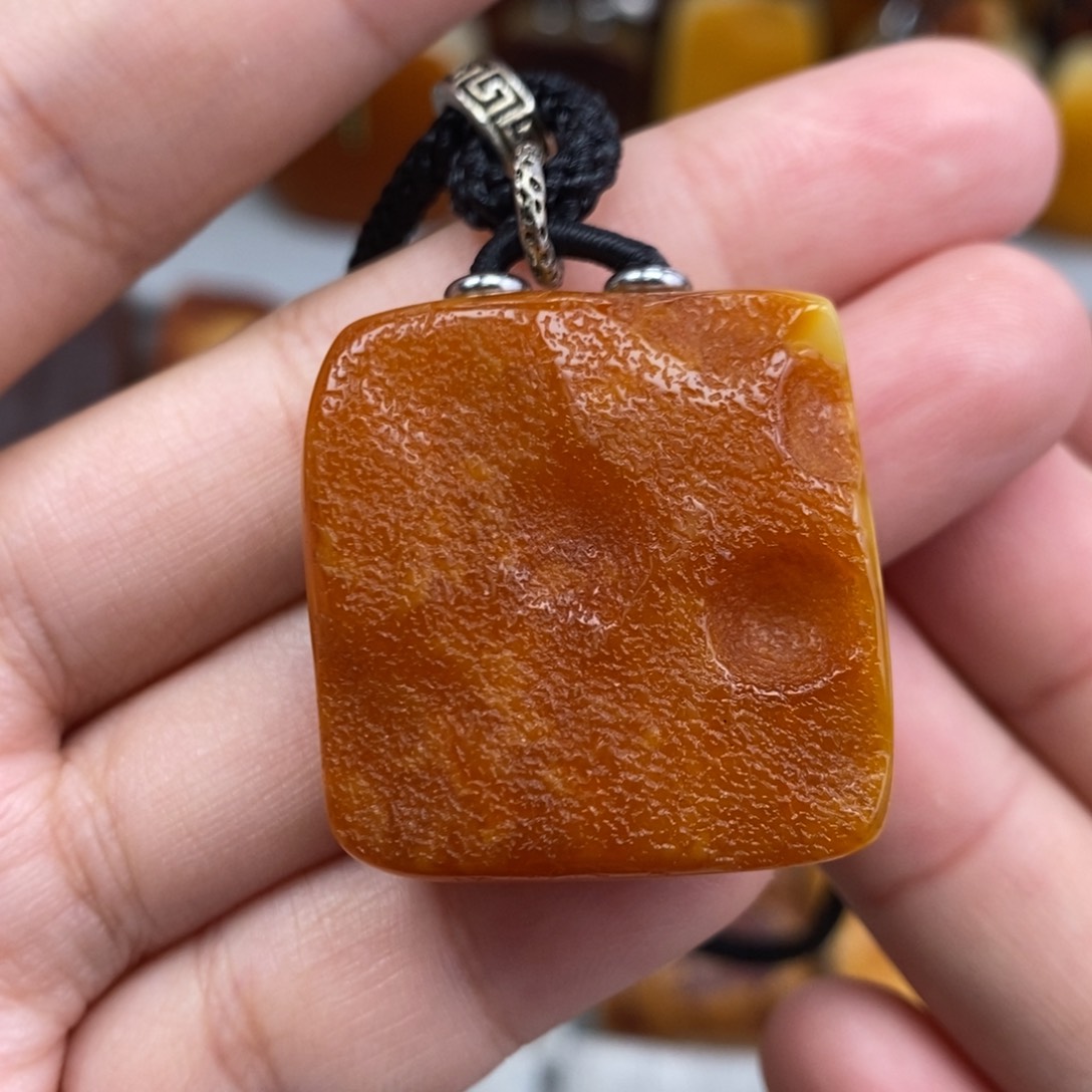 琥珀吊坠(赠链)未镶嵌