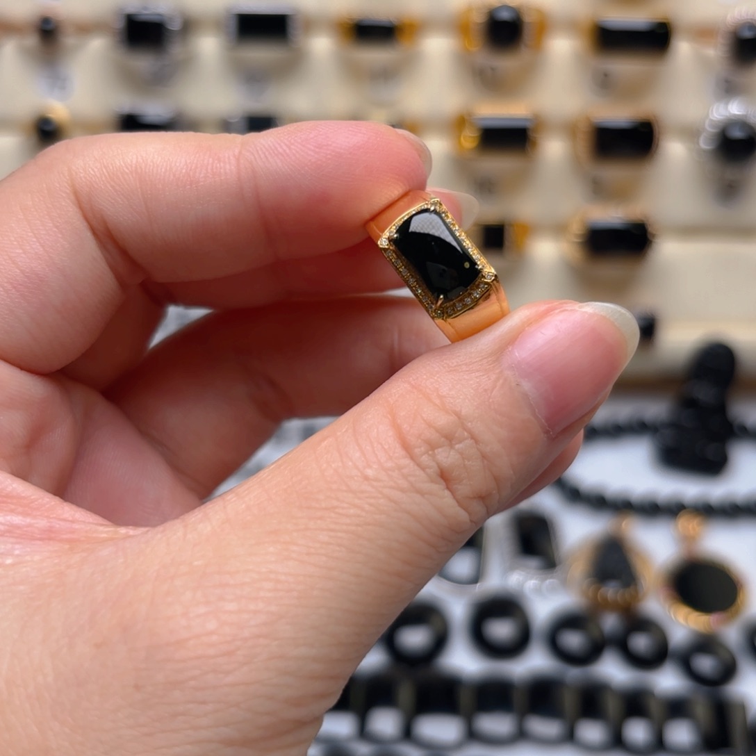 18K金镶嵌戒指翡翠缅甸翡翠