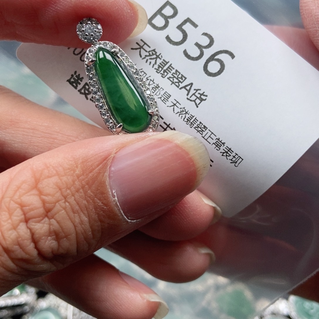 【闪购商品】翡翠吊坠(不含链)未镶嵌