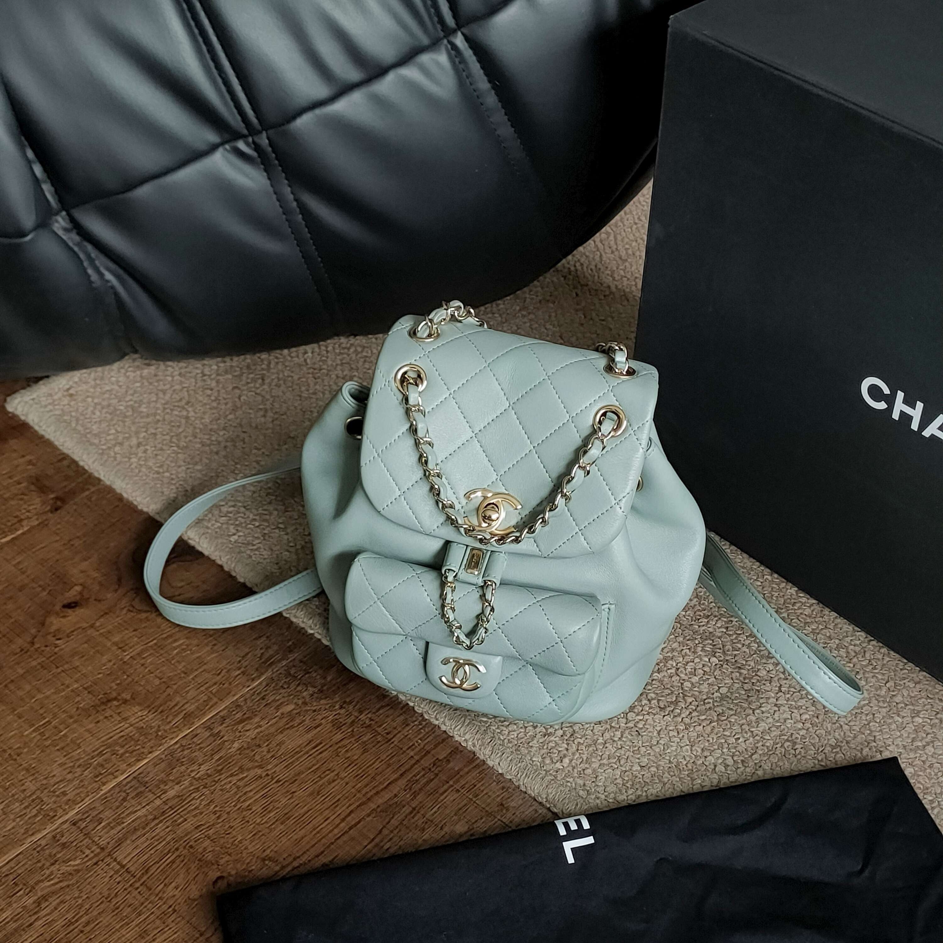 99新 Chanel/香奈儿 23C雾霾蓝淡金扣牛皮duma小号双肩包 40269