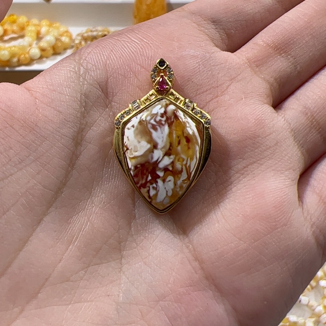 琥珀未镶嵌珠宝奇石金瓷白吊坠