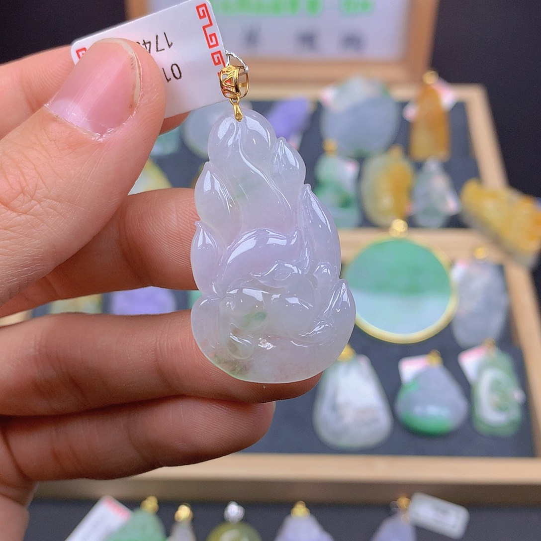 翡翠颈饰18K金镶嵌翡翠
