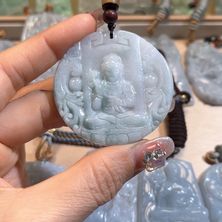 翡翠颈饰未镶嵌翡翠