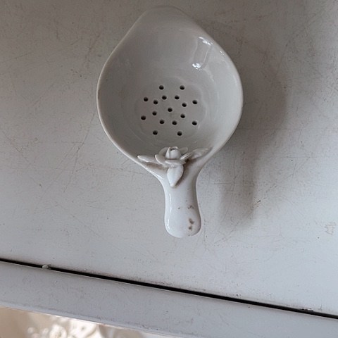 白瓷芊**彤捏花捏花茶漏一个