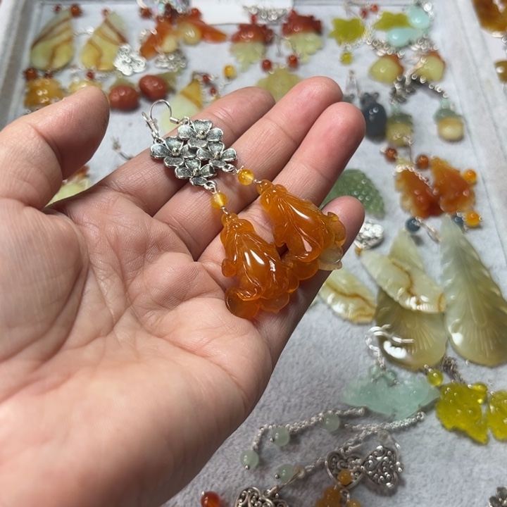 蛇纹石玉合金耳饰