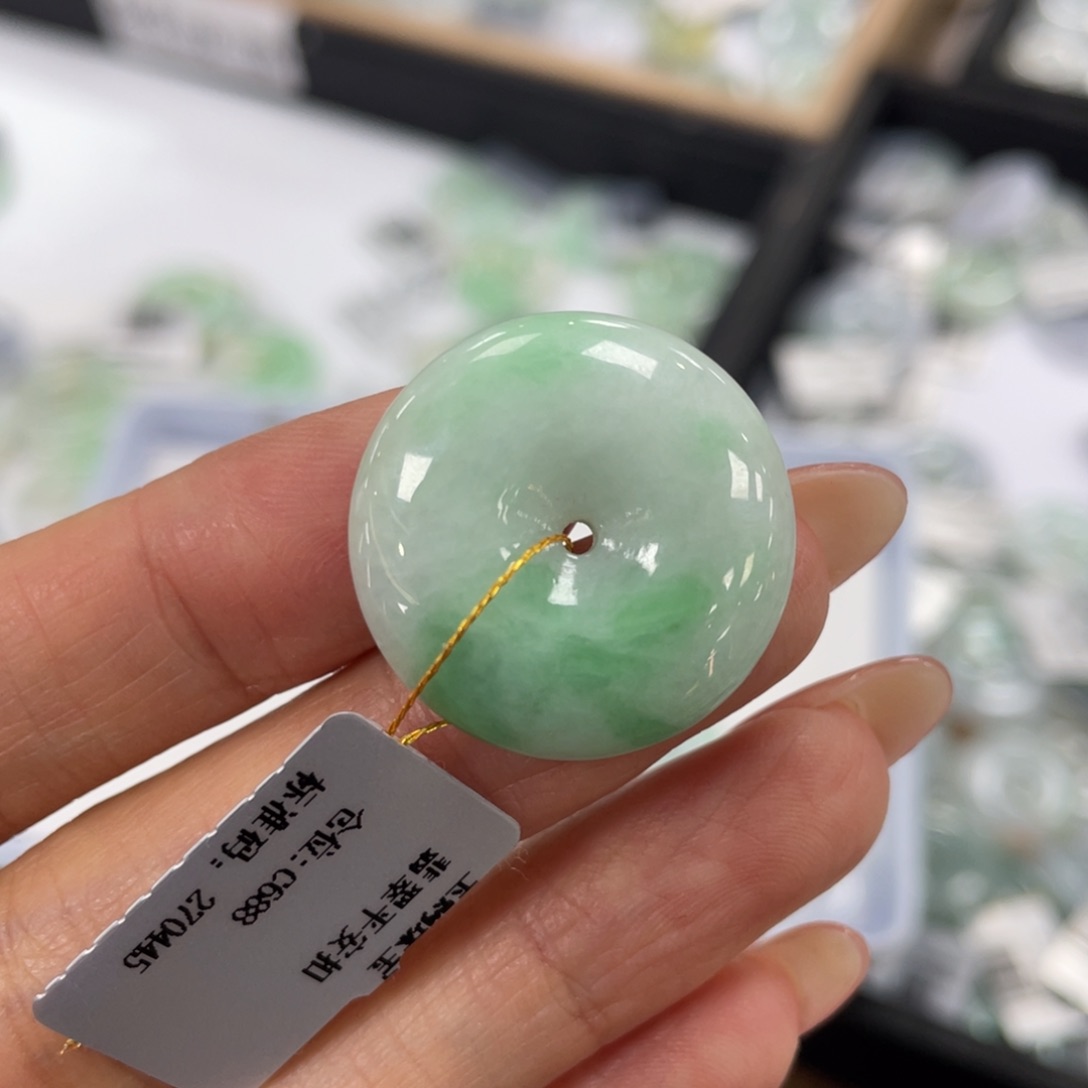 颈饰未镶嵌翡翠平安扣