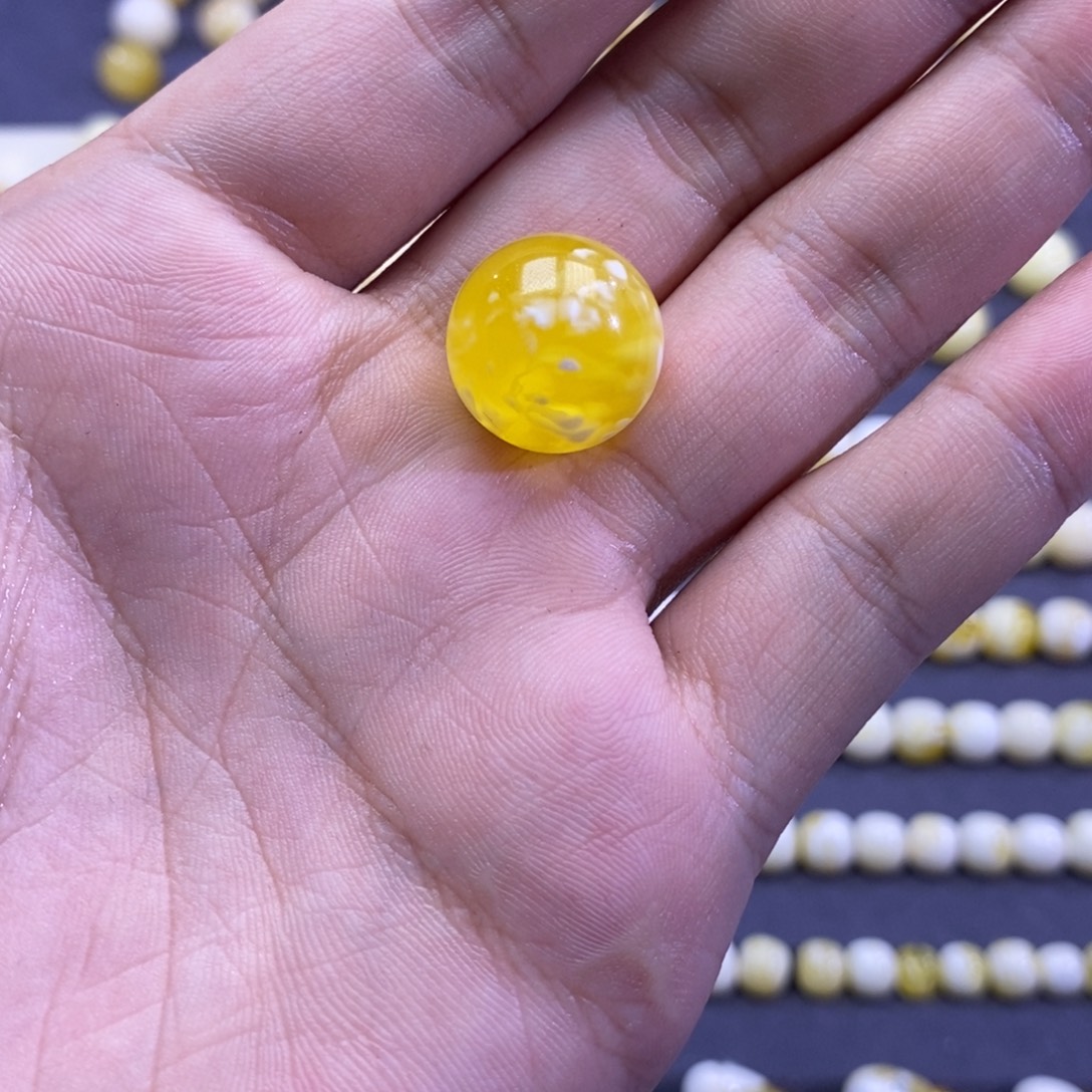 隔***y琥珀未镶嵌珠宝奇石带沁色