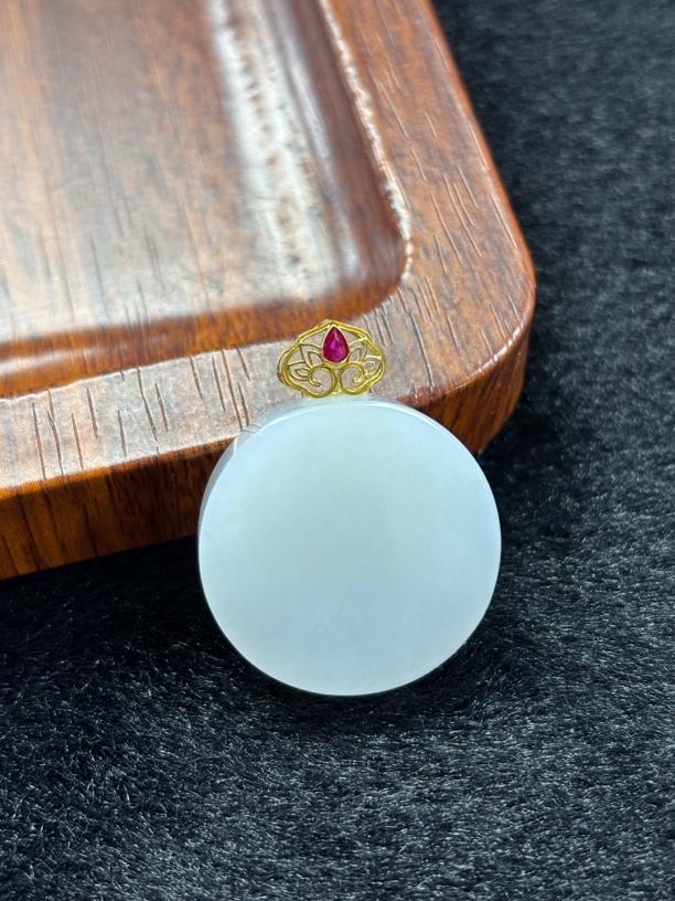 和田玉白玉圆牌18k金镶