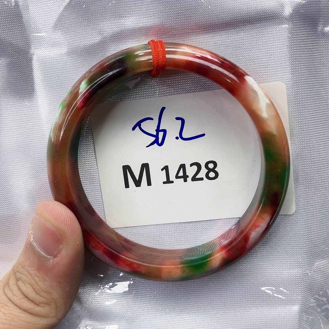 翡翠手镯未镶嵌多样性