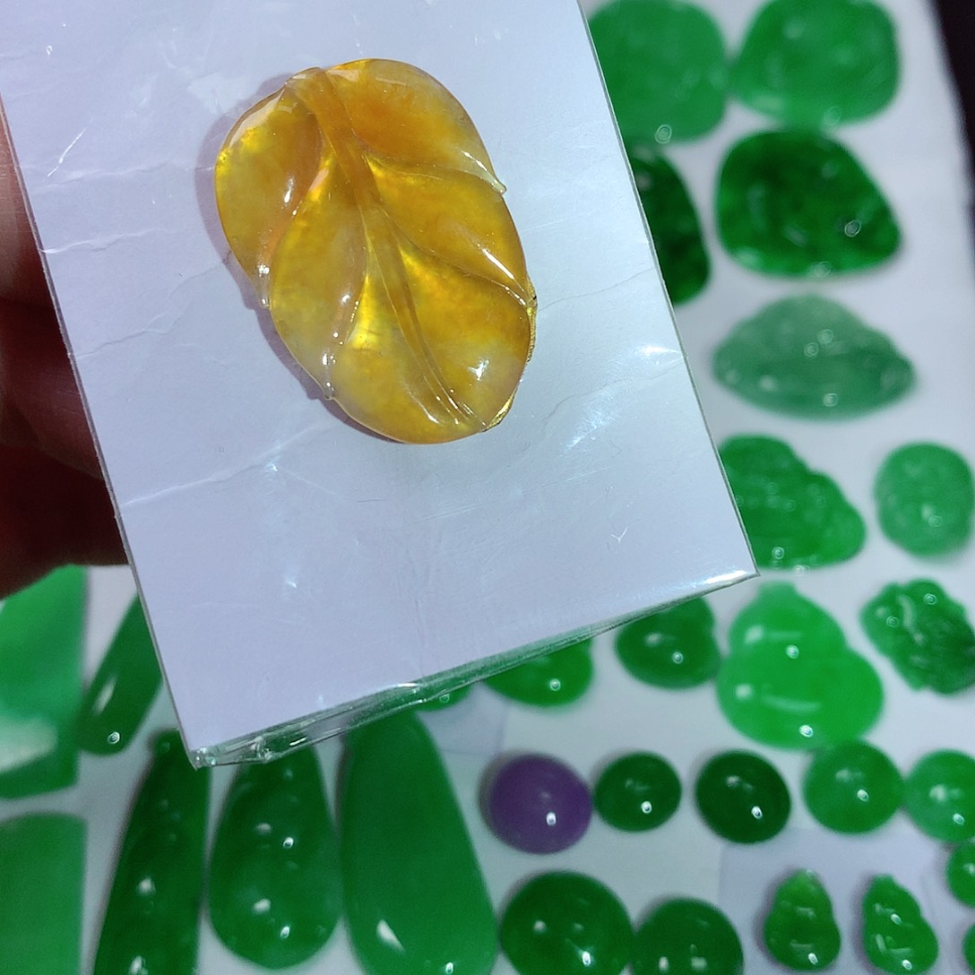 翡翠颈饰未镶嵌天然翡翠