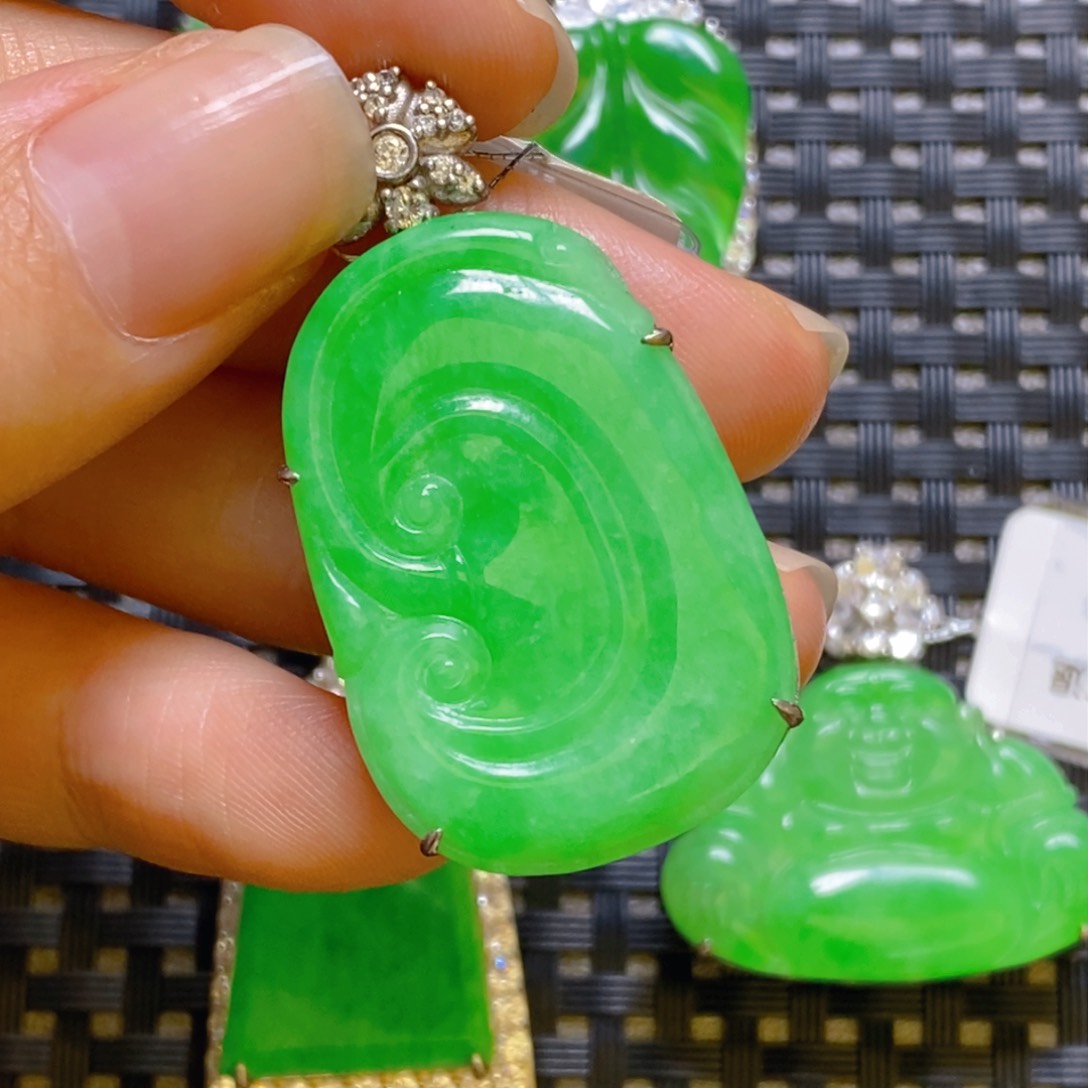 翡翠颈饰银S925镶嵌吊坠