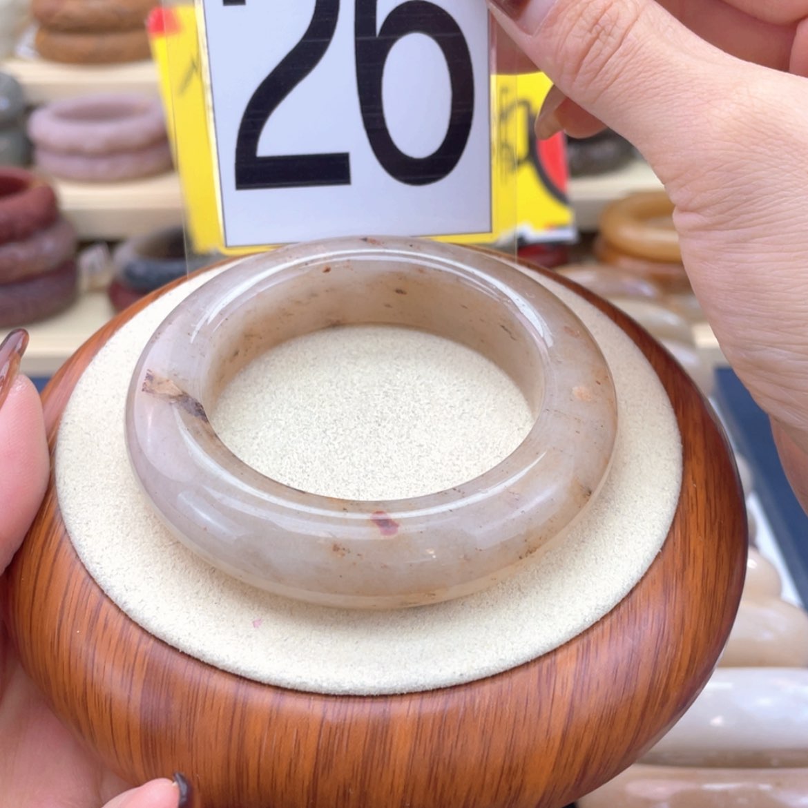 【闪购商品】石英质玉手镯未镶嵌