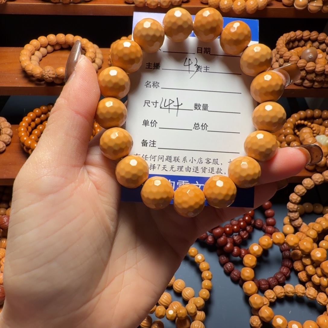 弔***o吊坠猴头核桃钻石面