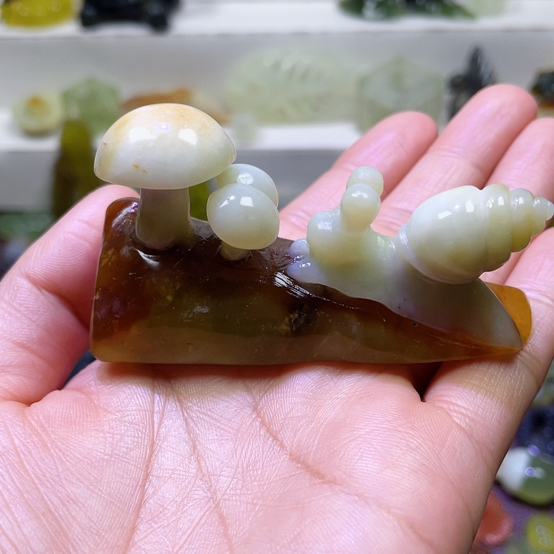 蛇纹石玉颈饰未镶嵌