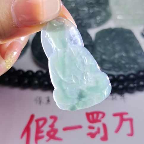 翡翠颈饰未镶嵌天然的A货翡翠
