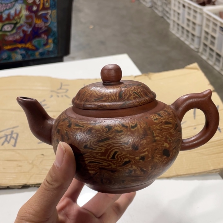 老厂紫砂壶一件。