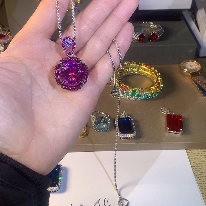 非金属122吊坠。           