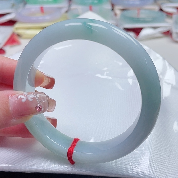 翡翠手镯未镶嵌缅甸