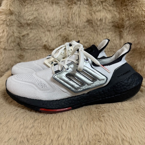 95新 adidas/阿迪达斯 40.5码250/ adidas UltraBoost 22 跑鞋