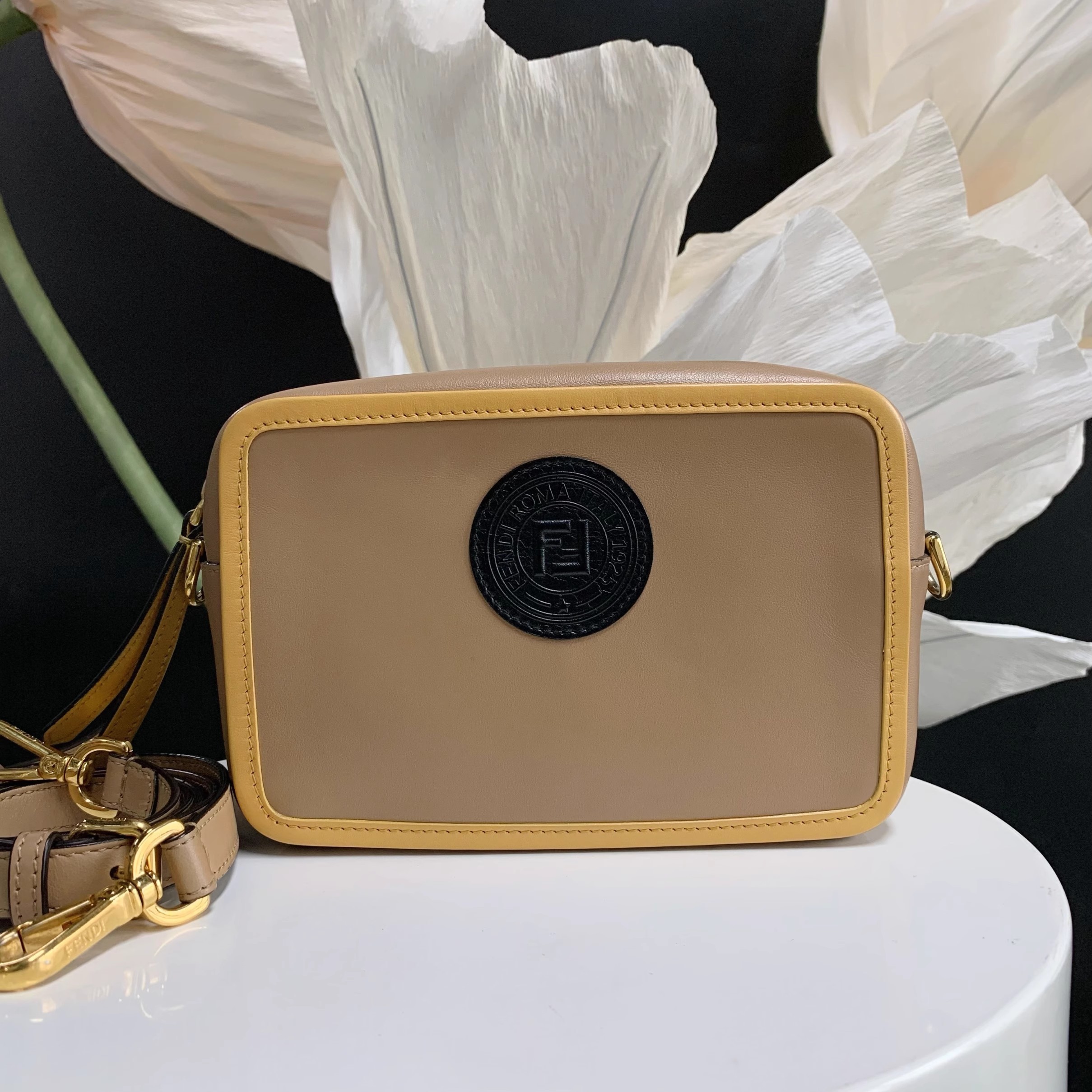 95新 FENDI/芬迪 【闲置品】ff邮差20年0426