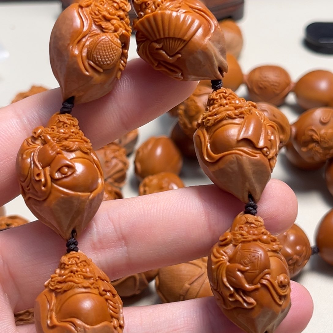 橄榄核吊坠六****三包衣钟馗