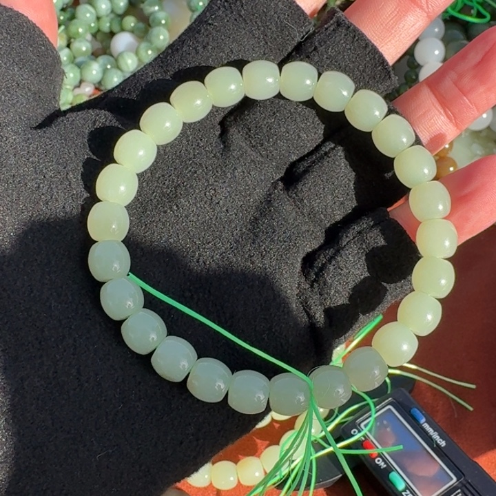 和田玉未镶嵌颈饰卡8.4月月