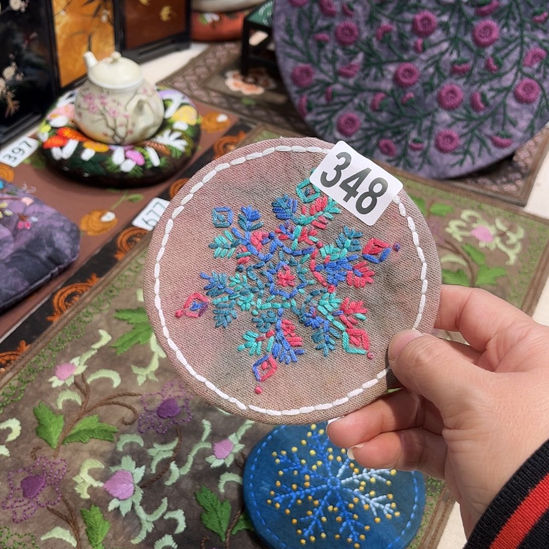 流***雪刺子绣杯垫美美价