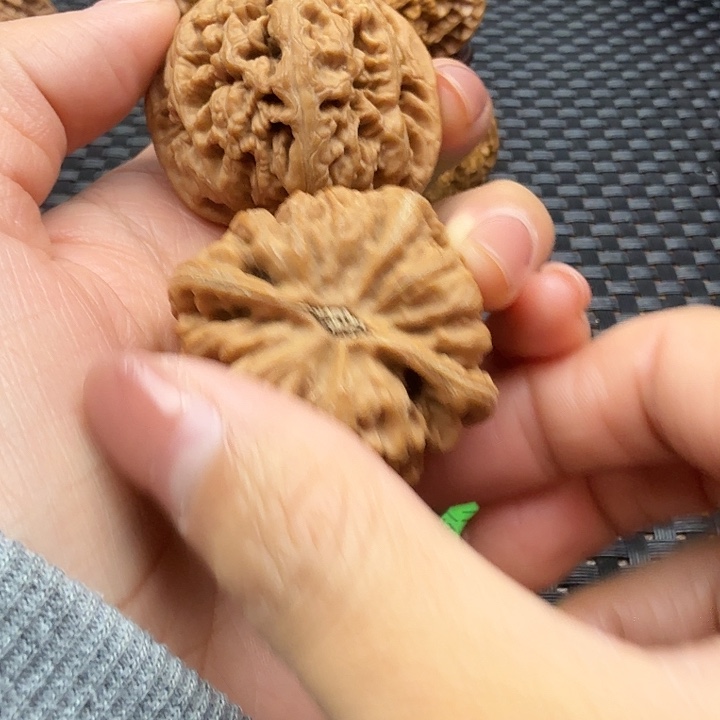 文玩核桃吊坠大粗筋