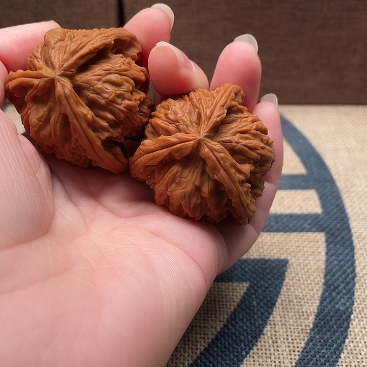 A***哥文玩核桃吊坠白狮子