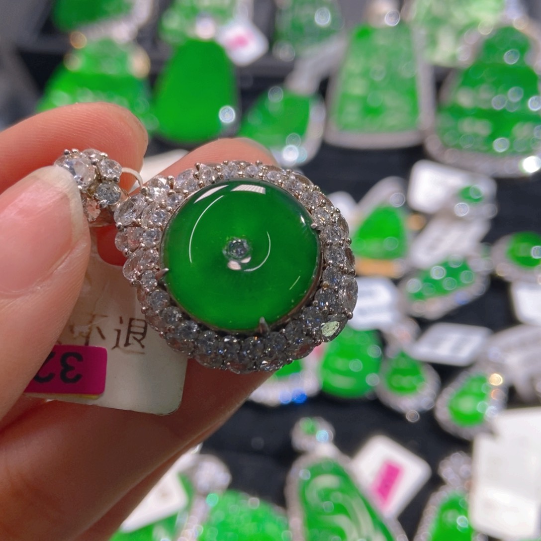 翡翠吊坠(不含链)未镶嵌