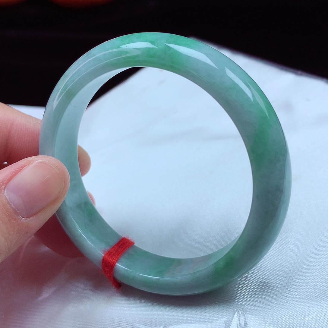 翡翠手镯未镶嵌56圈