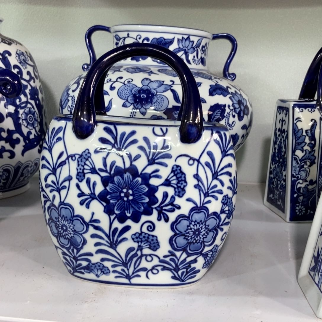 摆件花瓶手绘釉下彩