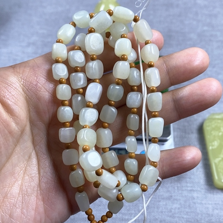 和田玉颈饰未镶嵌