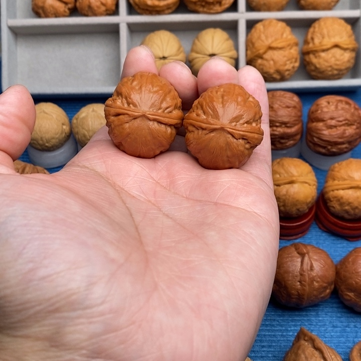 豆***丁把件文玩核桃虎头