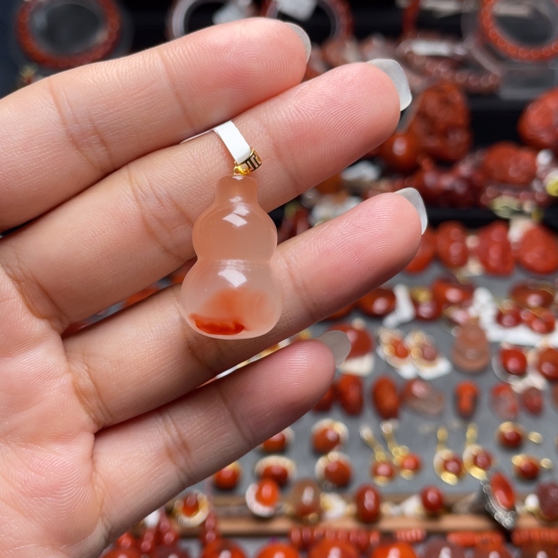 南红玛瑙18K金镶嵌葫芦吊坠