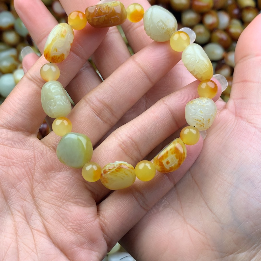 王***）和田玉未镶嵌手链