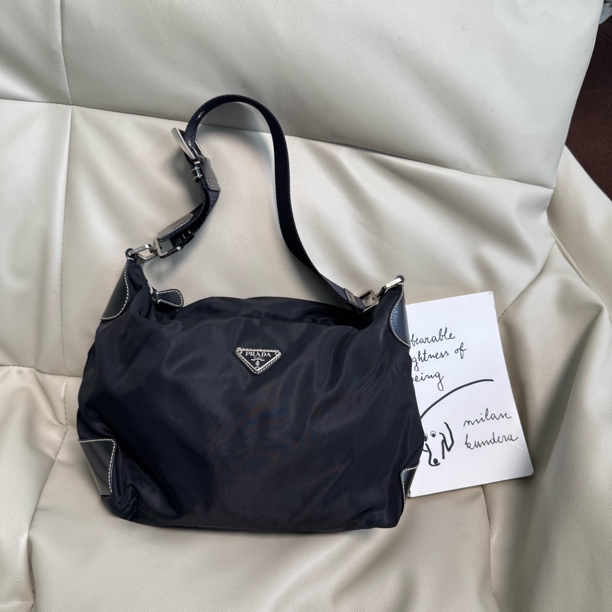95新 Prada/普拉达 黑银降落伞拼皮饭盒单肩包