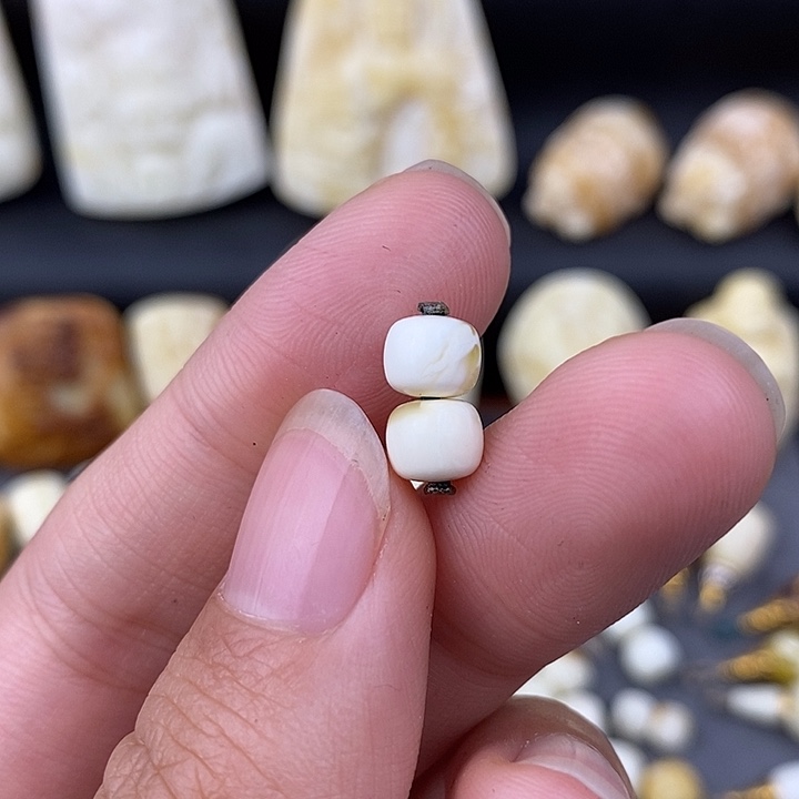 琥珀未镶嵌裸石6瓷白对珠