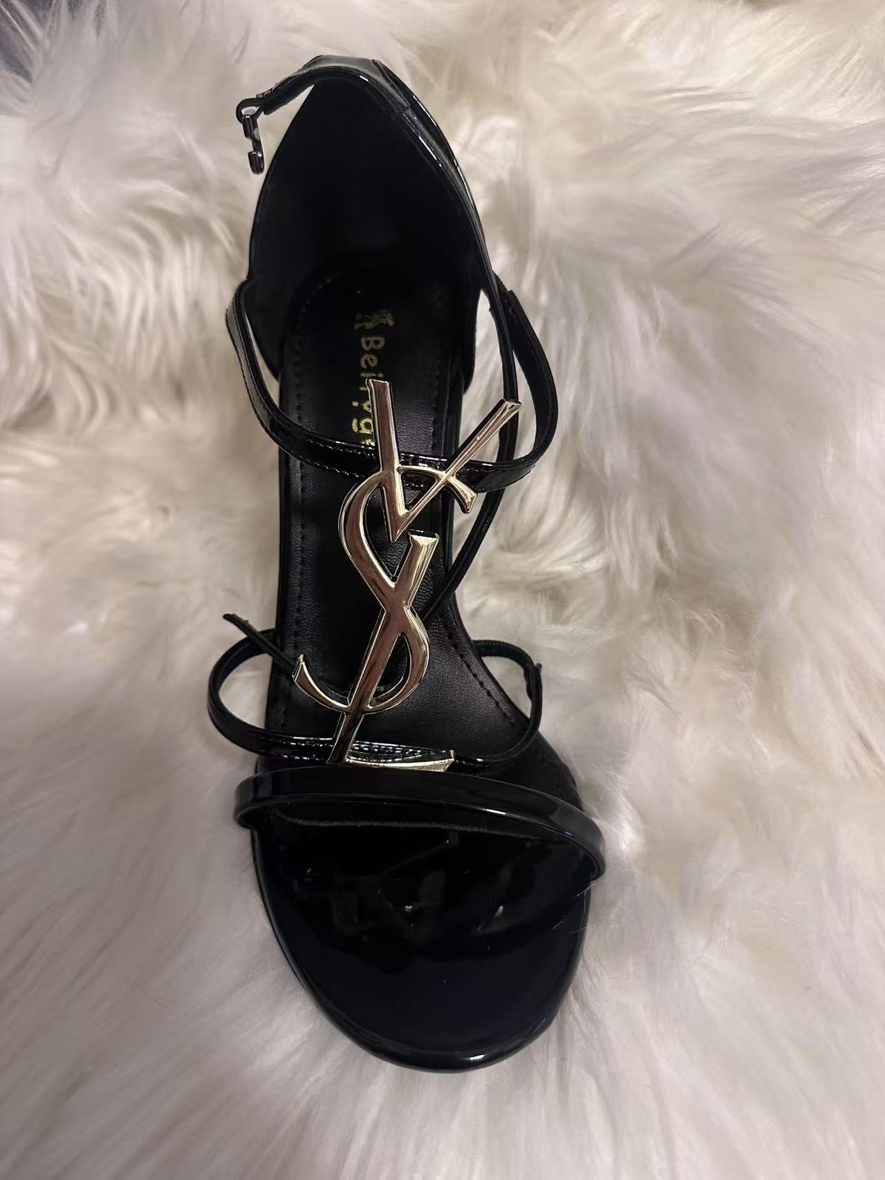 1高跟一字鞋2025年新款欧美网红同款黑色漆皮露趾性感细跟高跟鞋